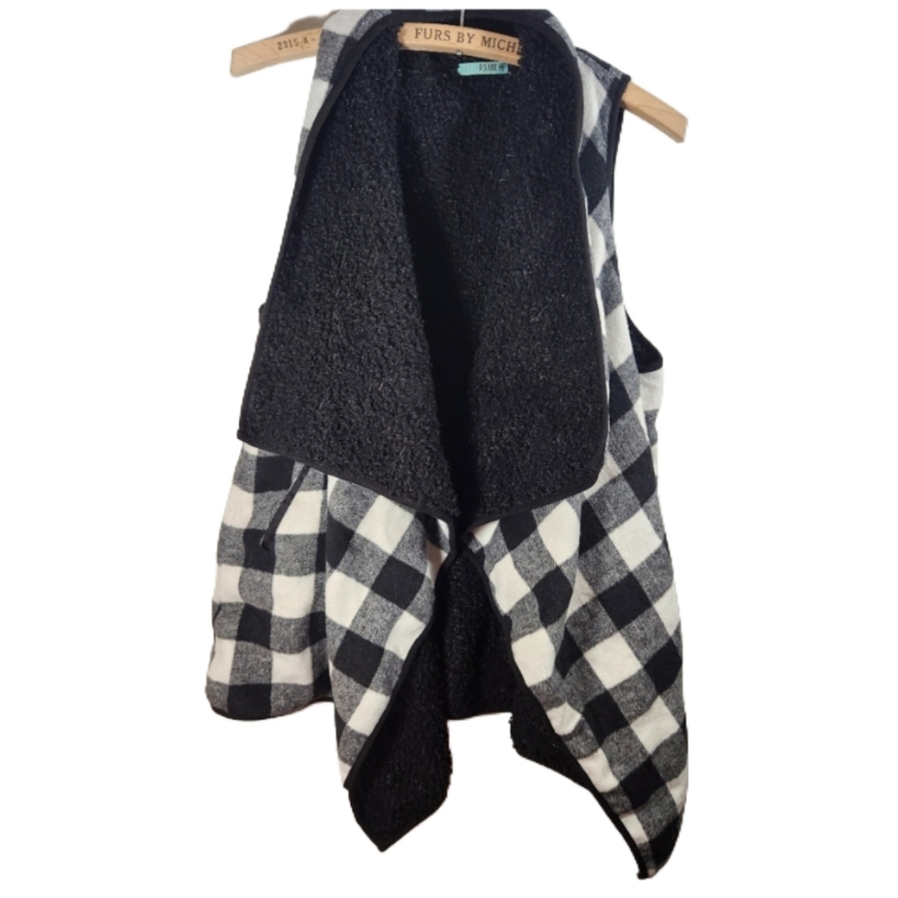 OS. PS‎ Kate Sherpa Plaid Black and white vest flowy soft warm